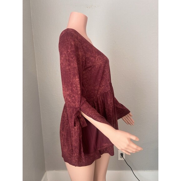 Andree by Unit Womens Red TIE DYE Peplum Top Sz Medium Bell Sleeves soft Blouse - Picture 6 of 10